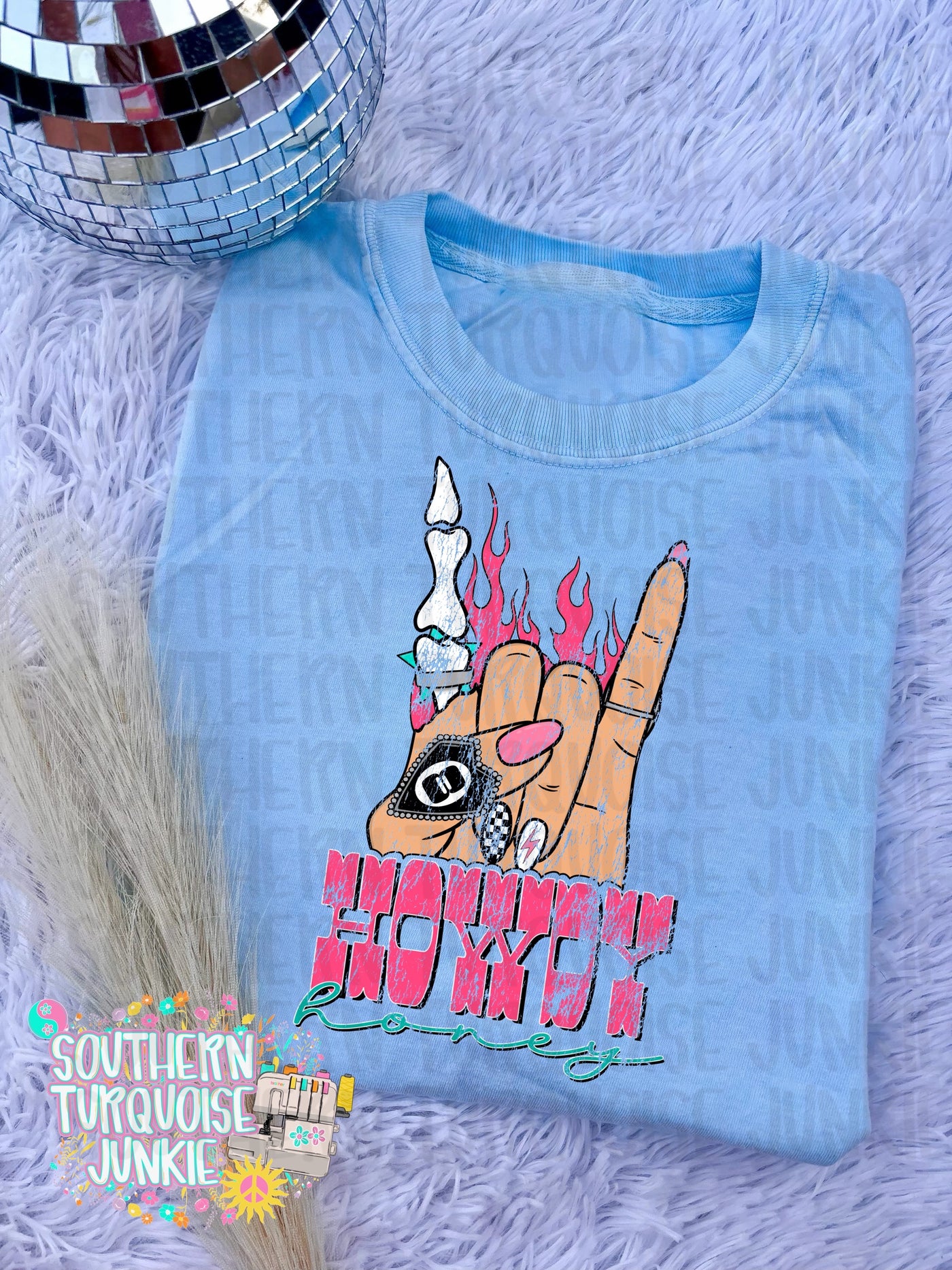 HOWDY HONEY TEE